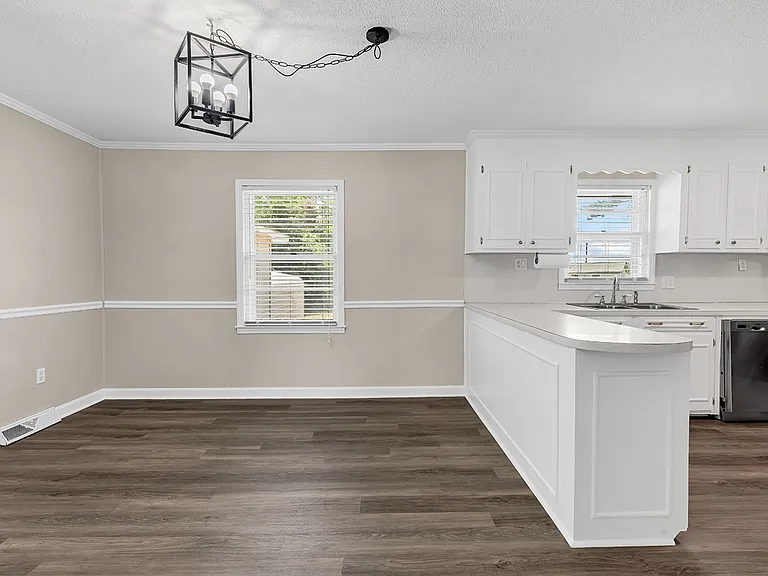 1354 Rogers Rd — Photo 22