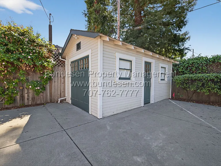 612 Petaluma Blvd S — Photo 9