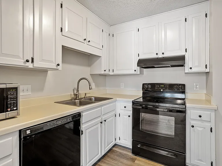 516 Caprice Ct — Photo 11