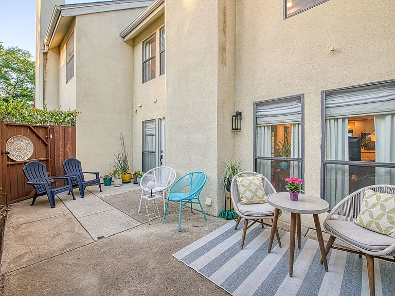 921 E Foxhill Dr — Photo 32