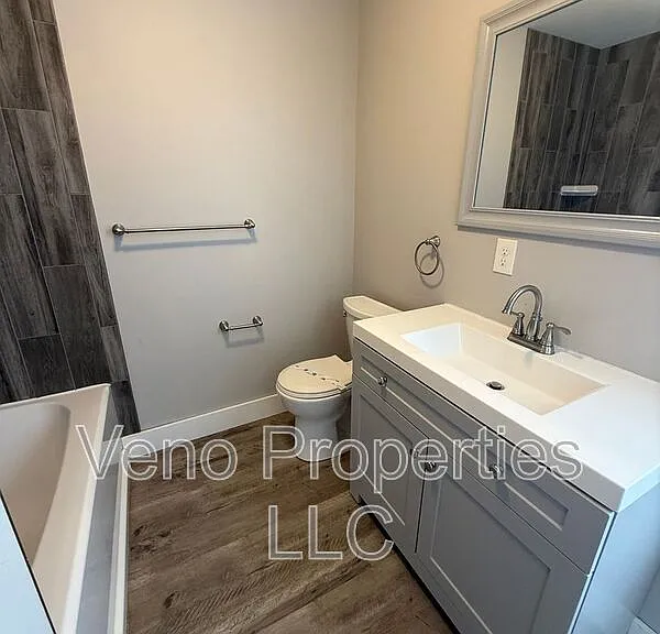 81 Bath St — Photo 13