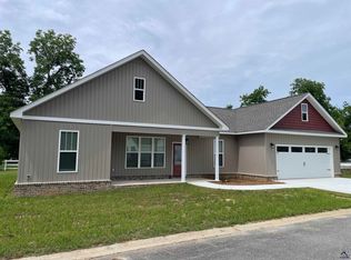 118 Pecan St, Cochran, GA 31014