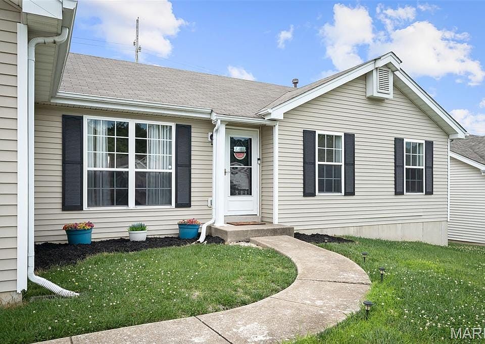 1st image of 4 Royallbend Ct
