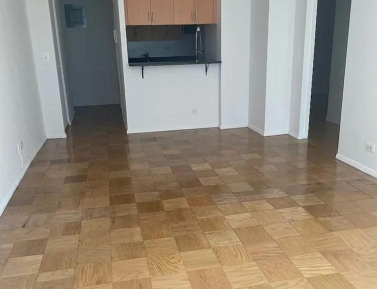 200 E 72nd St #2B — Photo 3