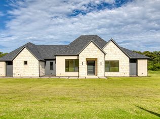 1044 Hidden Oaks Dr, Wills Point, TX 75169