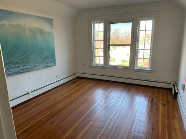 56 Hillside Pl, New Haven, CT