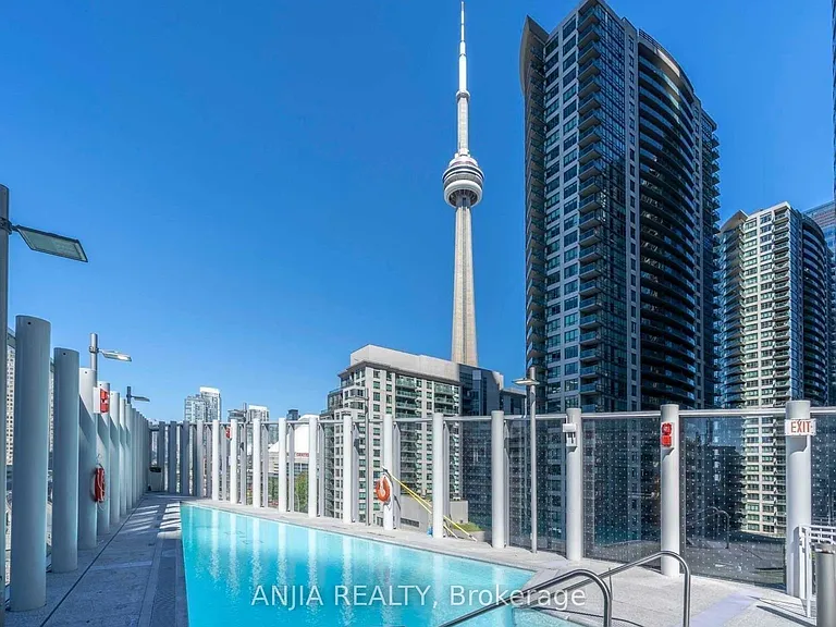 10 York St #5608 — Photo 33
