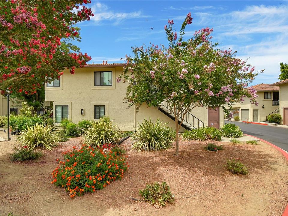 1st image of 162 Kenbrook Cir