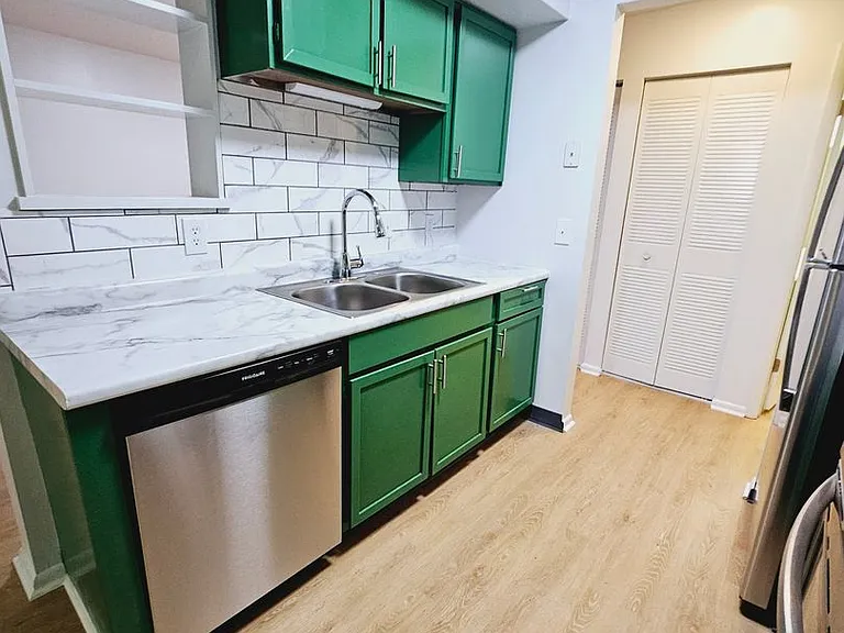 Sugarbush Apartments — Photo 30