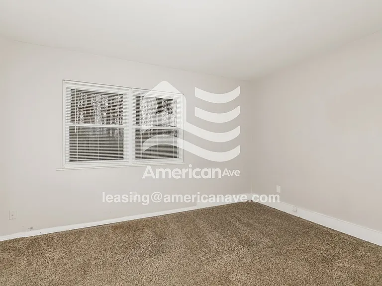 1556754_010_bedroom_14182440.jpg