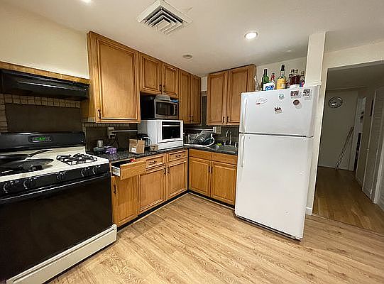 2nd image of 114 Lexington Ave #5S
