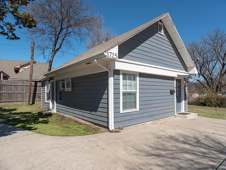 1725 Classen Blvd — Photo 2