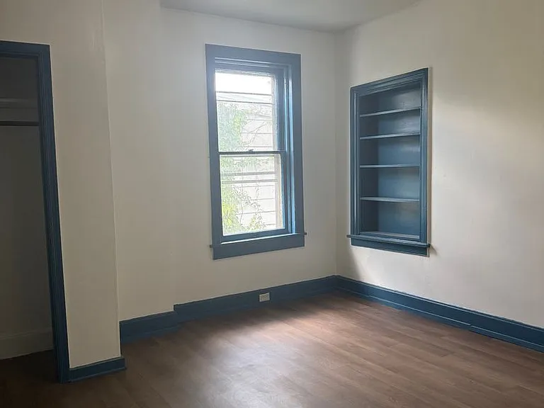 112 E North St — Photo 11