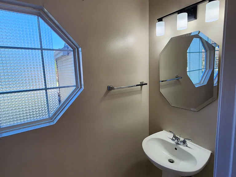625 Anderson Dr — Photo 6