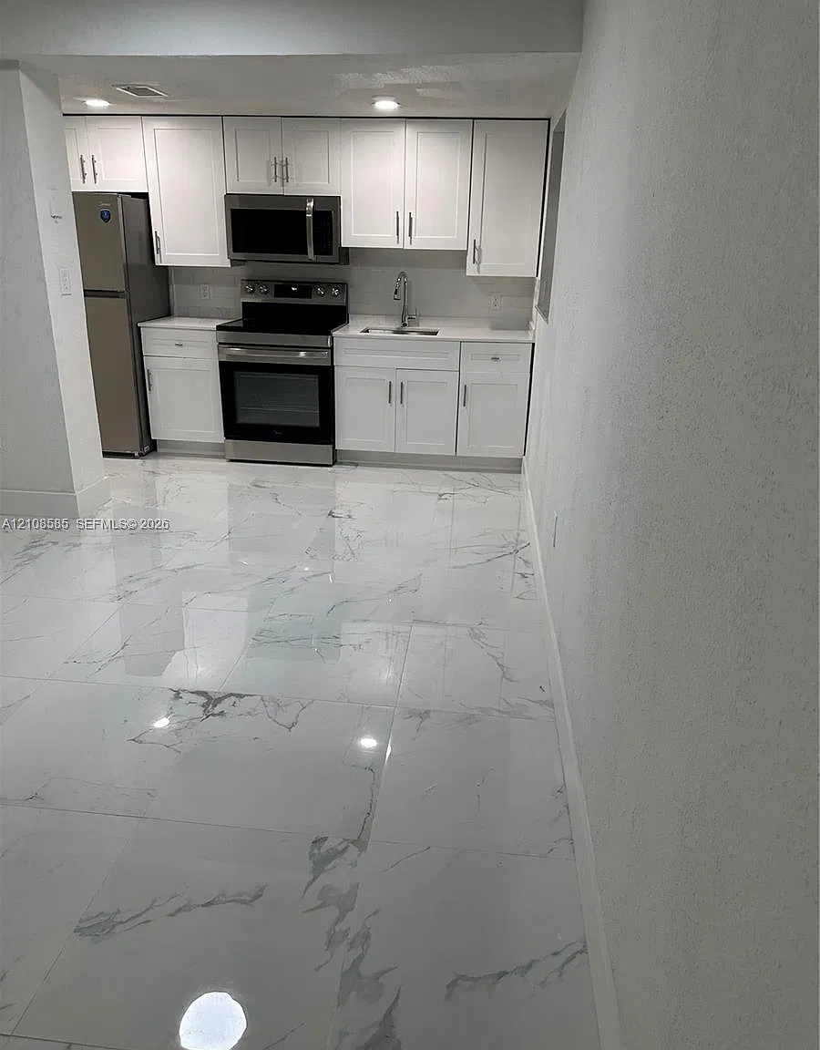 Sunrise Gardens Condo — Photo 4