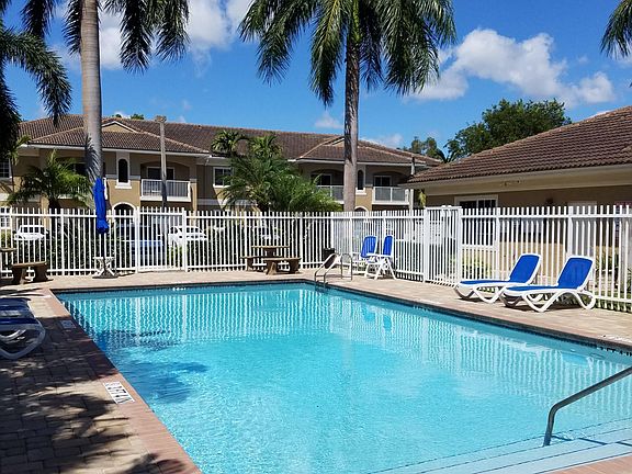 2nd image of 911 Hillcrest Ct APT 122