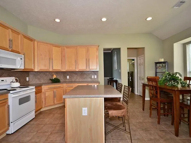 21114 Albany Park Ln — Photo 8
