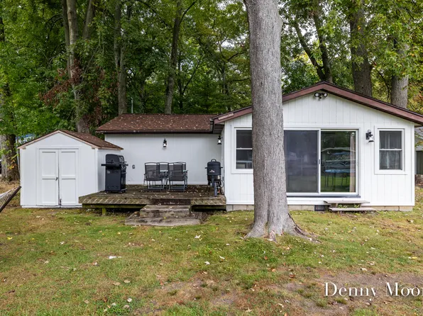 3723 England Dr, Shelbyville, MI 49344
