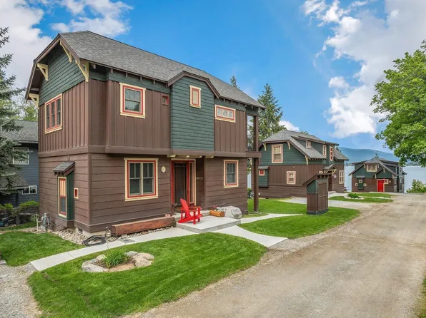 12 Sleeps Cabin Ln, Sagle, ID 83860