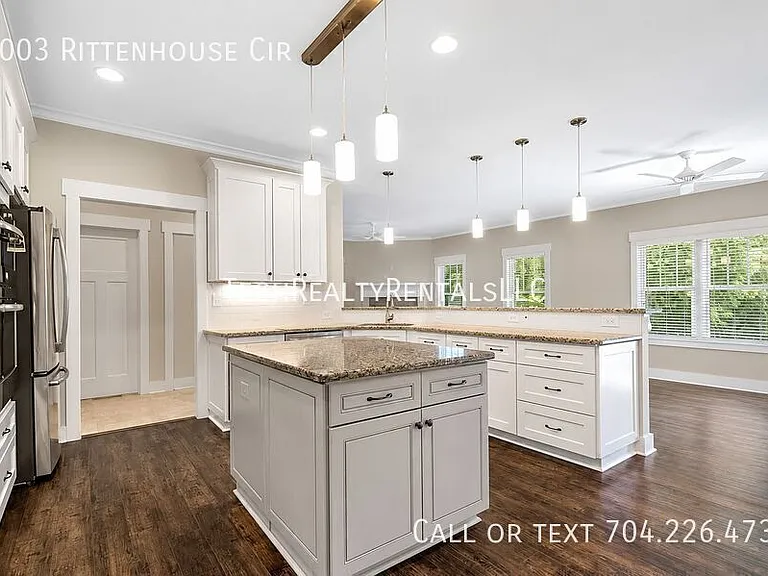 8003 Rittenhouse Cir — Photo 10