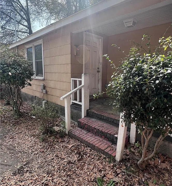 402 Bryan St