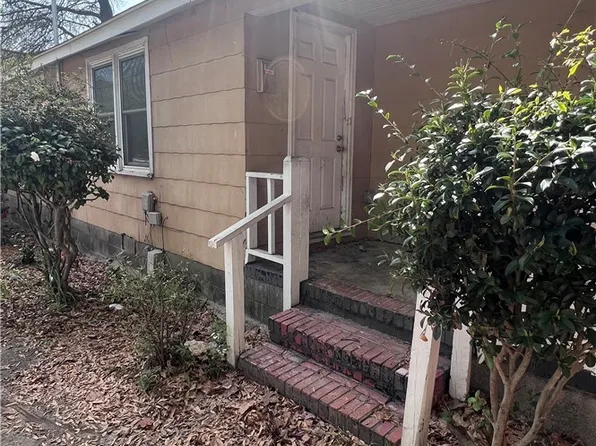 402 Bryan St, Fayetteville, NC 28305