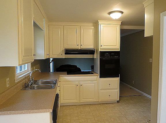 5th image of 3097 Clairmont Ave