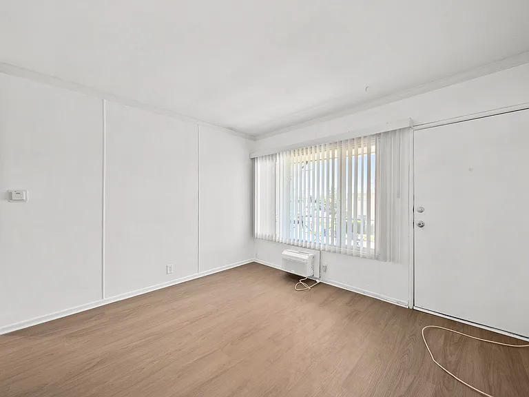14913 Hartland St #6 — Photo 6