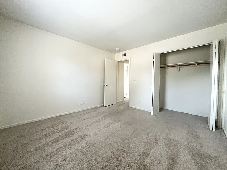 Collinwood Apartments — Photo 8