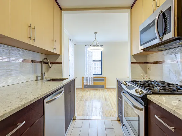 100-25 Queens Boulevard image 15 of 40