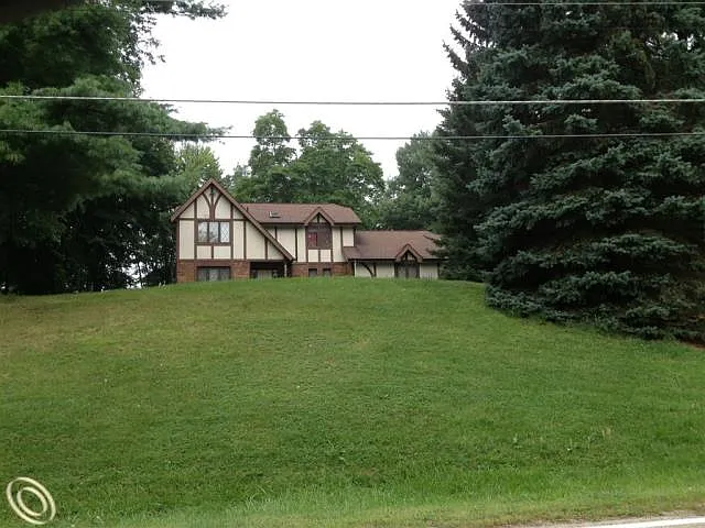 3075 N Tipsico Lake Rd photo 1