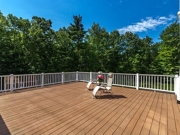 4th image of 17 Wyndcliff Dr