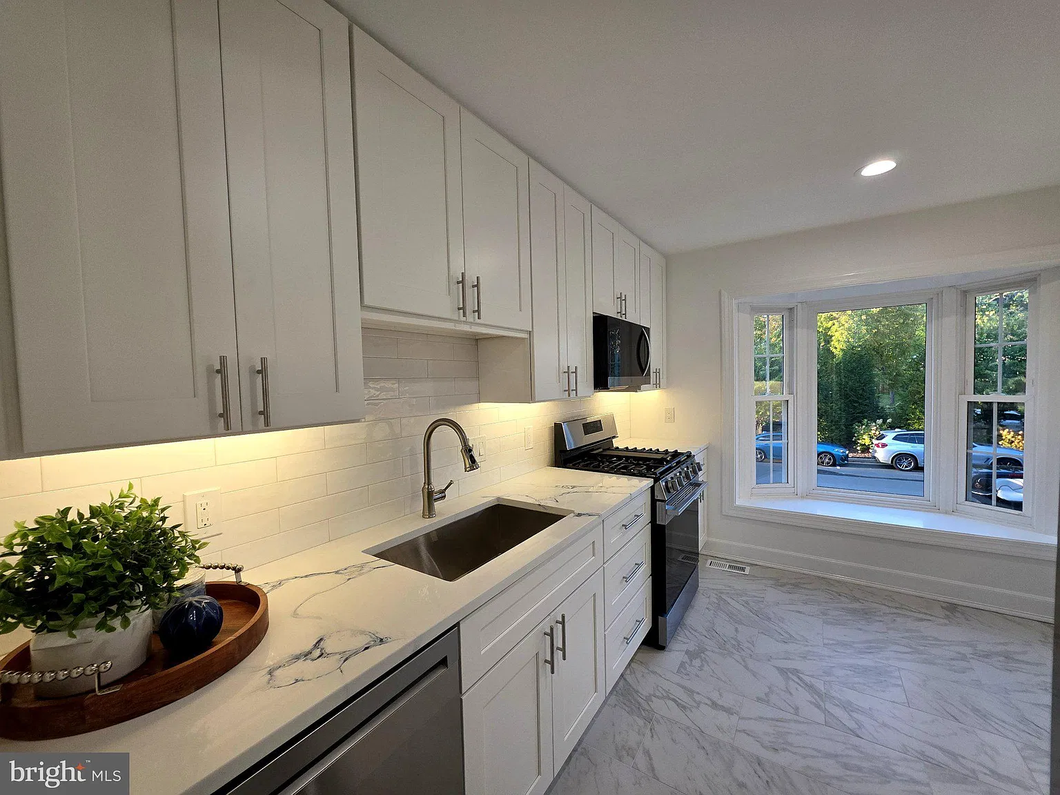 3 bed, 3.5 bath, 1584 sqft, $3,400 — Photo 4