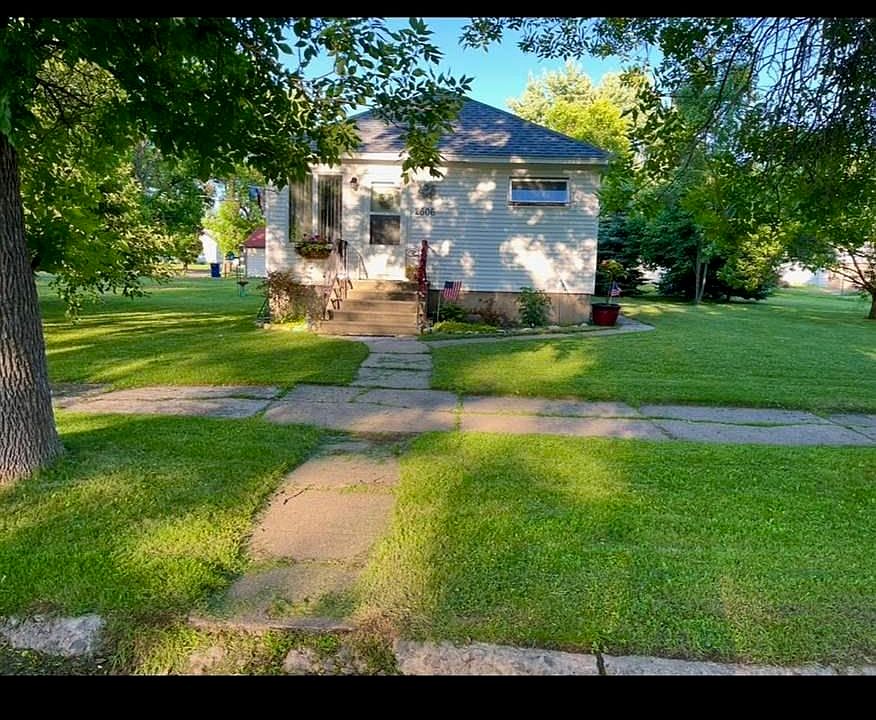 1st image of 2606 6th Ave E