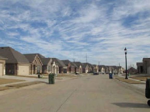 Exterior Neighborhood (street photo)