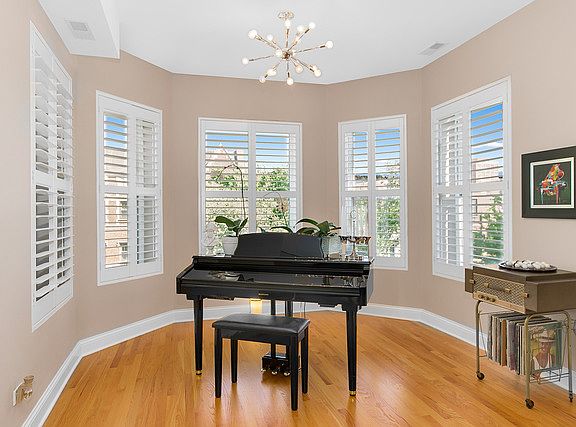 5th image of 4910 N Winthrop Ave #4