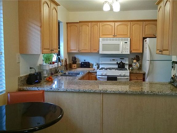 3rd image of 4928 Narragansett Ave APT 4