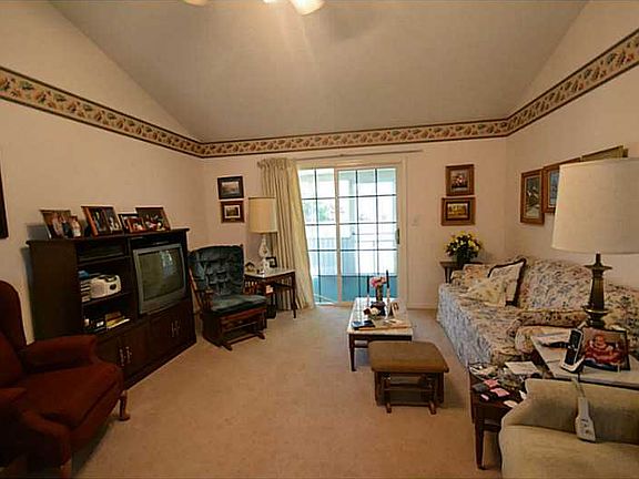 2nd image of 902 Village Circle Dr