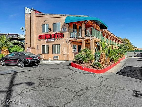 3rd image of 2855 Fremont St