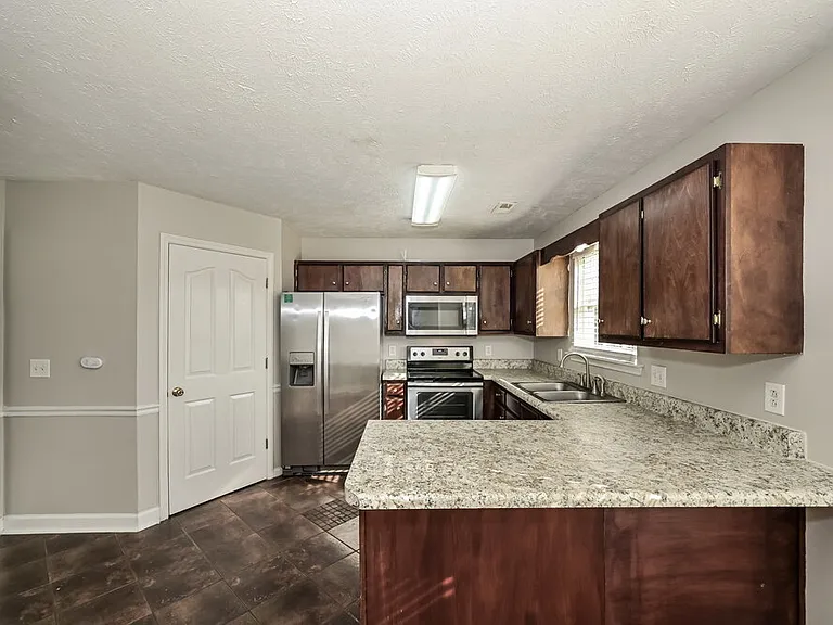 2625 Weatherford St — Photo 9