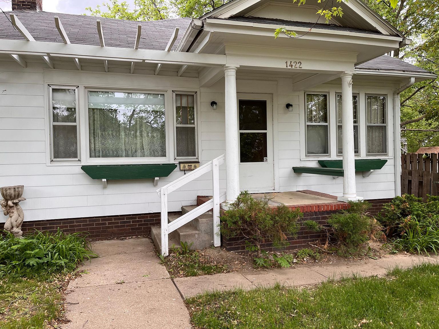 1422 Summit St, Sioux City, IA 51103 Zillow