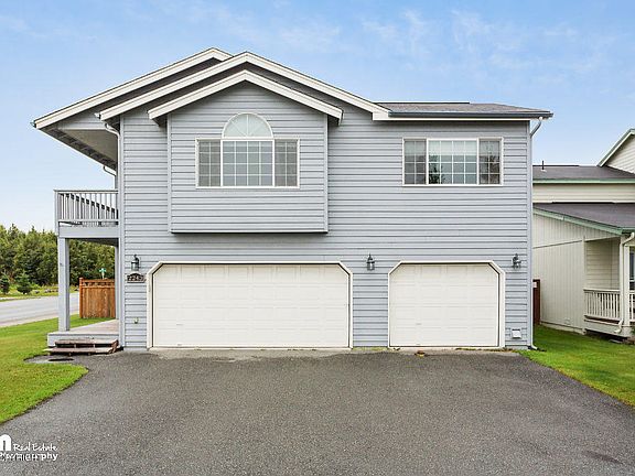 2nd image of 2243 Stockdale Cir