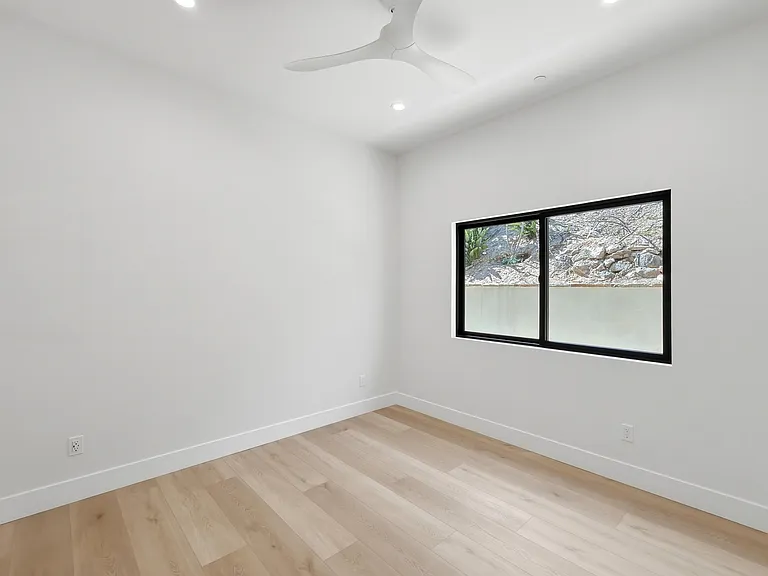 991 W Highland Dr — Photo 20