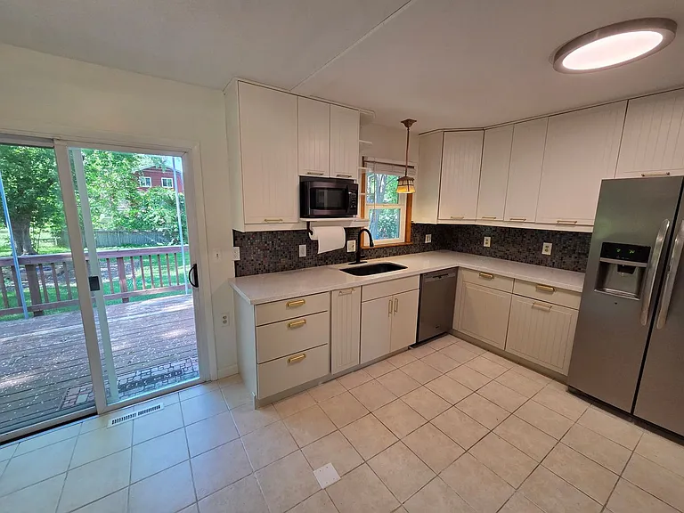 841 Lund Ave NE — Photo 4