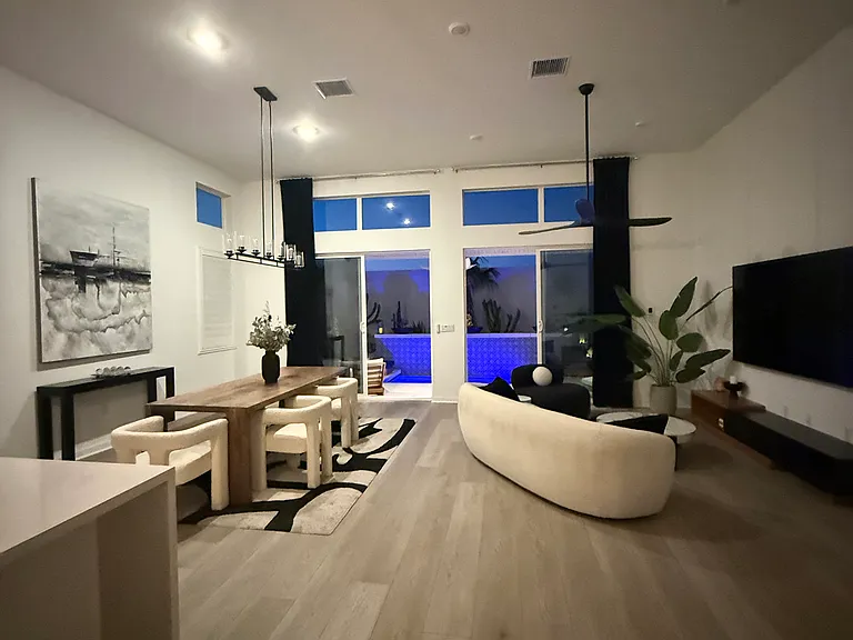 Mustang Ln — Photo 12