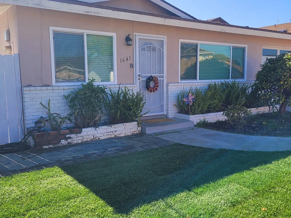 1641 Evergreen Ave