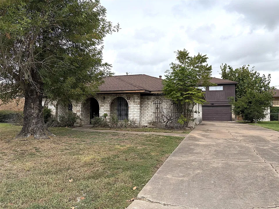 13351 Hollypark Dr