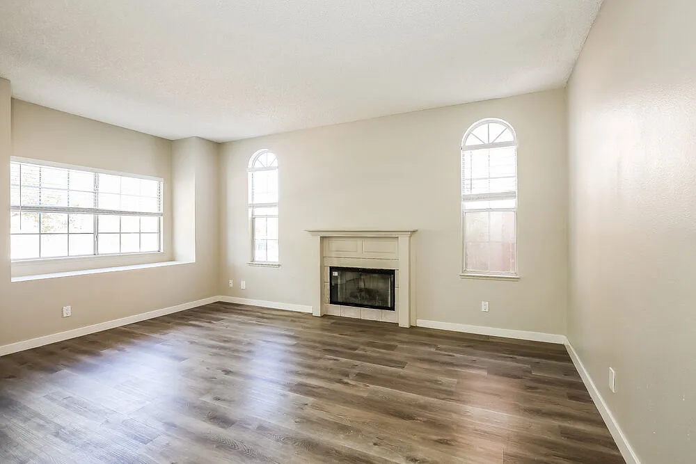 3 bed, 2.5 bath, 1870 sqft, $2,285 — Photo 4