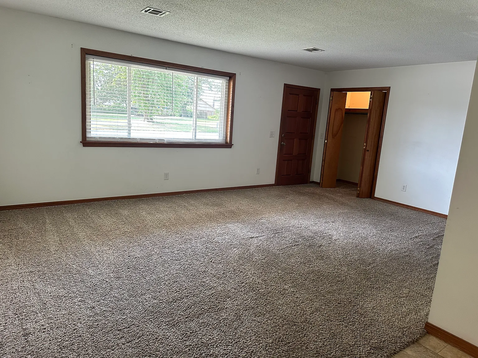 2 bed, 1.5 bath, 1284 sqft, $1,600 — Photo 4
