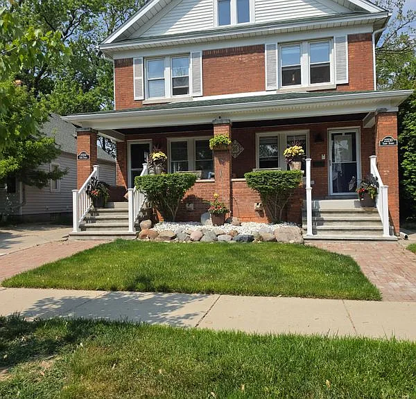 22230 Tenny St — Photo 1